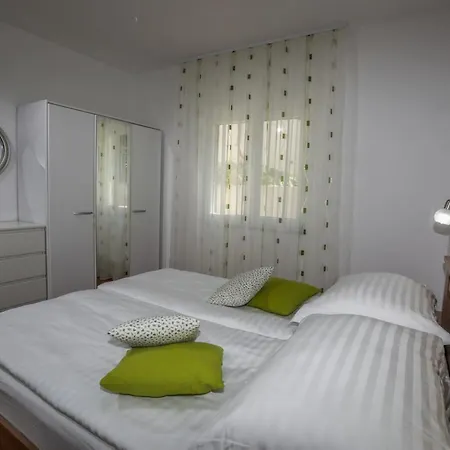 普拉兹贝特公寓 公寓 *